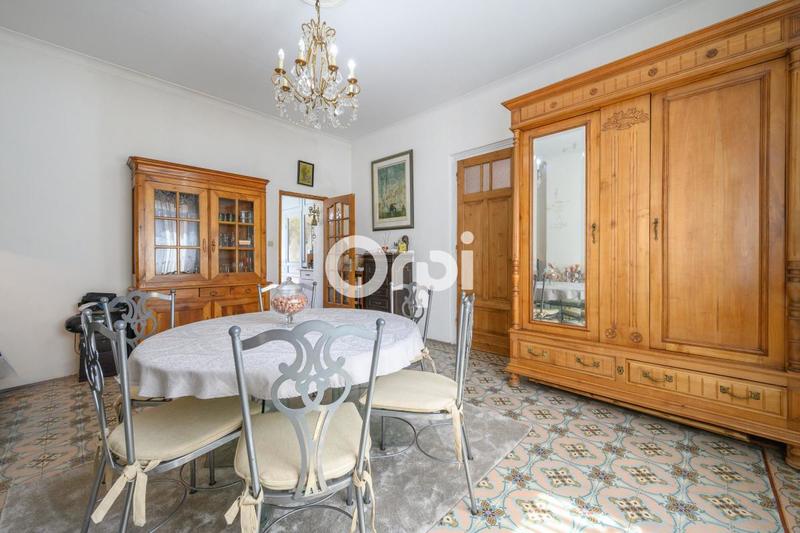 Maison - 214 m² - 5 pièces