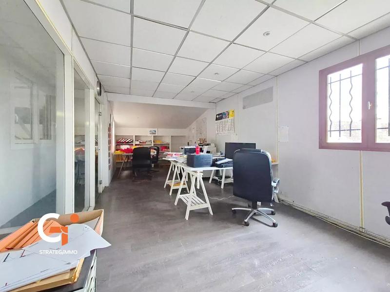 Entrepôt - 150 m² - 6 pièces