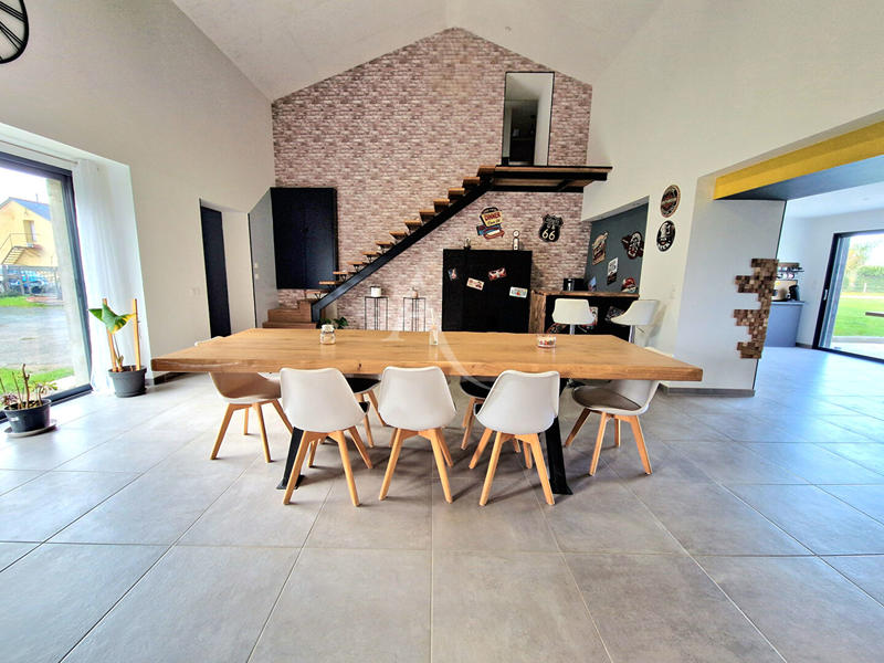 Maison - 311 m² - 7 pièces