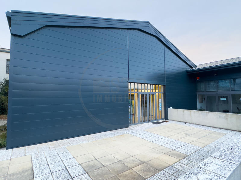 Local commercial - 215 m²