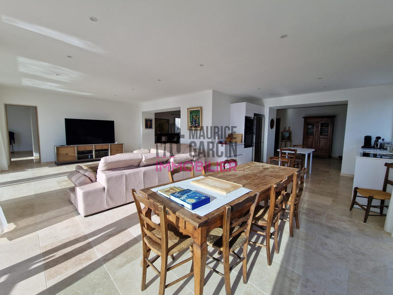 Maison - 298 m² - 9 pièces