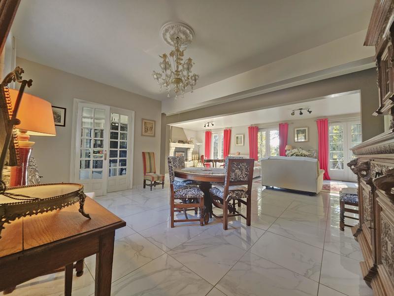 Maison ancienne - 285 m² - 8 pièces