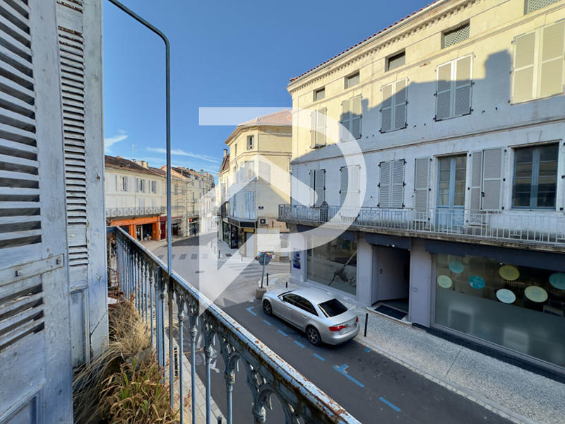 Immeuble - 65 m² - 7 pièces