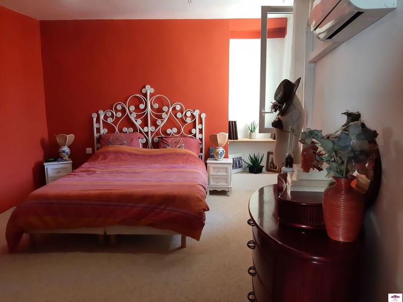 Maison de village - 210 m² - 10 pièces