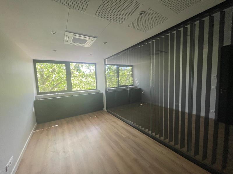 Bureau - 146 m² - 7 pièces