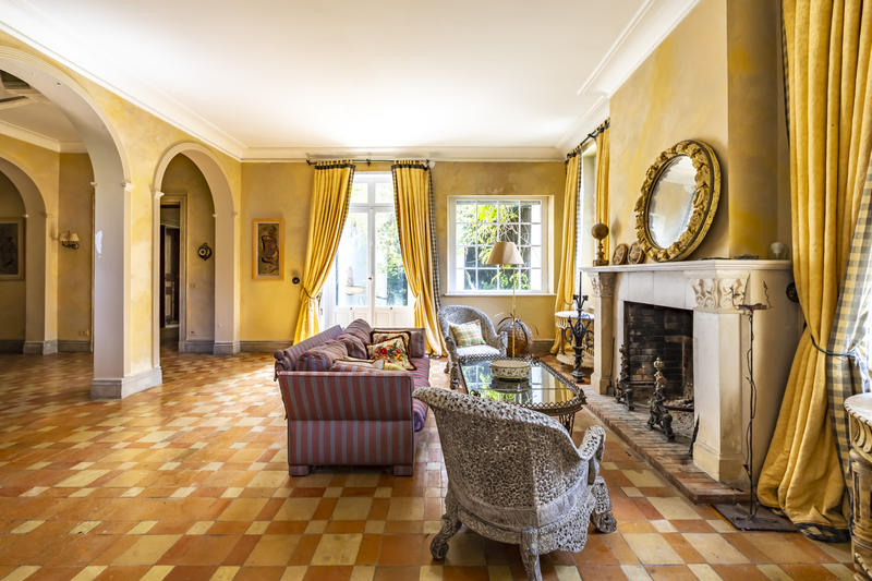 Propriété - 665 m² - 13 pièces