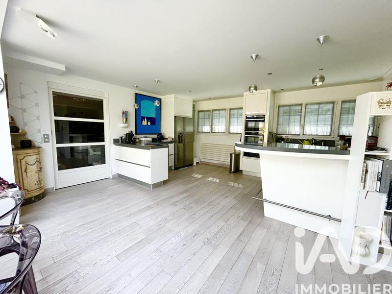 Maison - 313 m² - 9 pièces