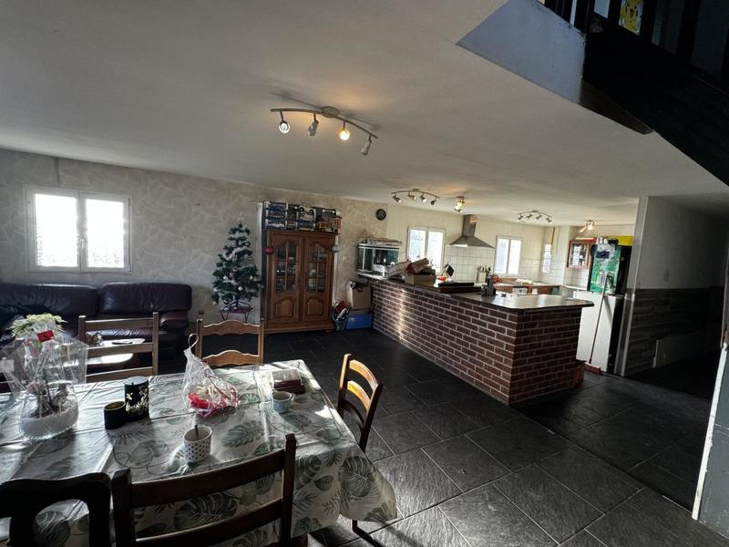 Maison - 163 m² - 8 pièces