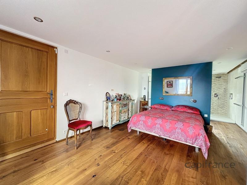 Maison - 210 m² - 6 pièces