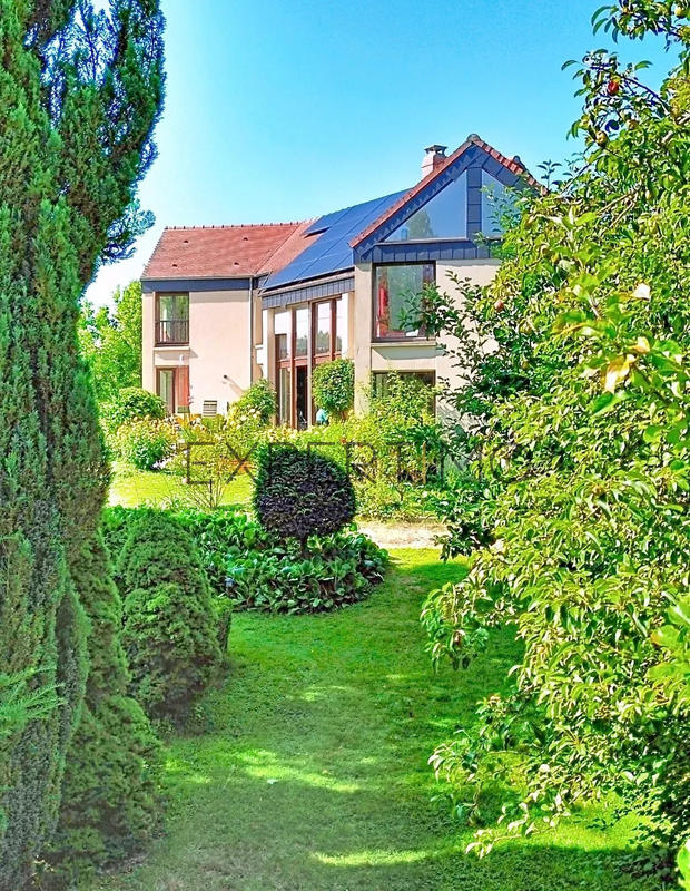 Maison - 218 m² - 9 pièces