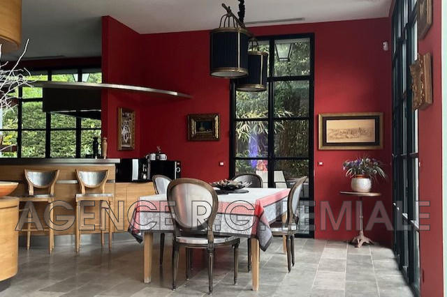 Maison - 326 m² - 12 pièces