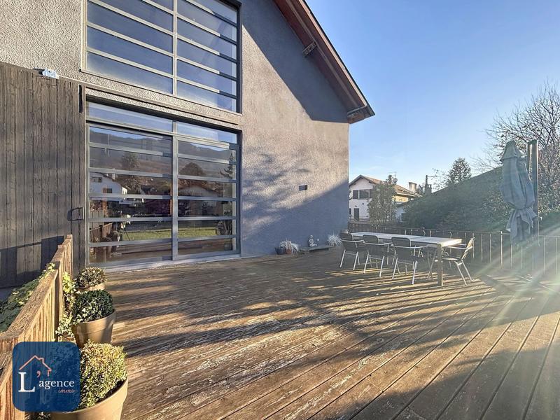 Maison contemporaine - 607 m² - 9 pièces