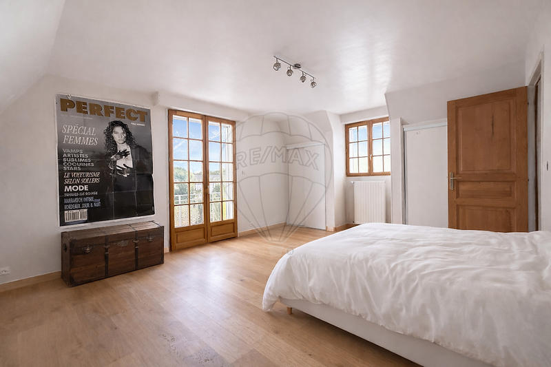 Propriété - 260 m² - 7 pièces