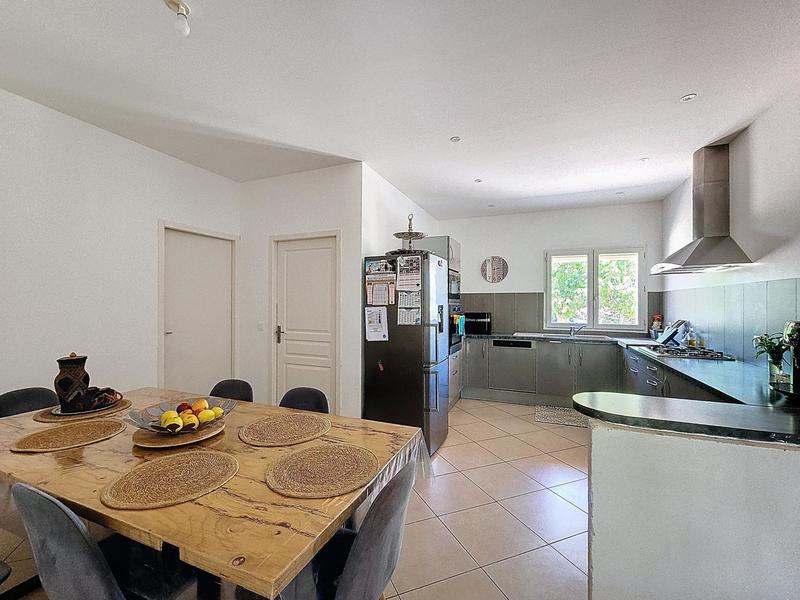 Maison - 180 m² - 8 pièces