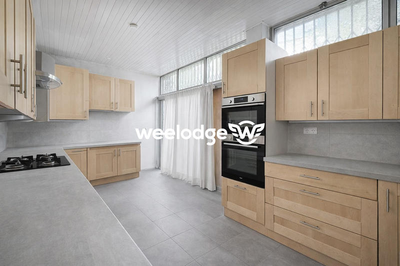 Maison - 168 m² - 7 pièces