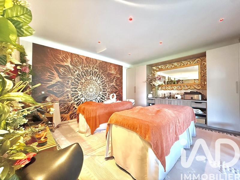 Maison - 365 m² - 11 pièces