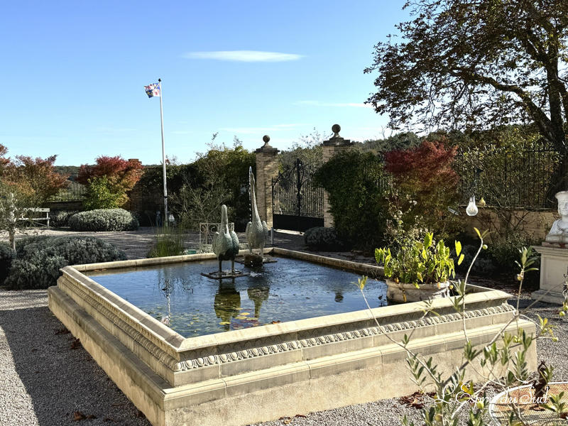 Maison - 724 m² - 18 pièces