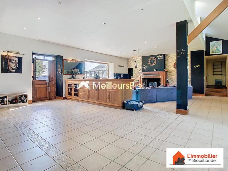 Propriété - 324 m² - 9 pièces