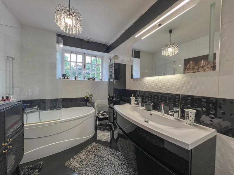 Maison ancienne - 322 m² - 10 pièces