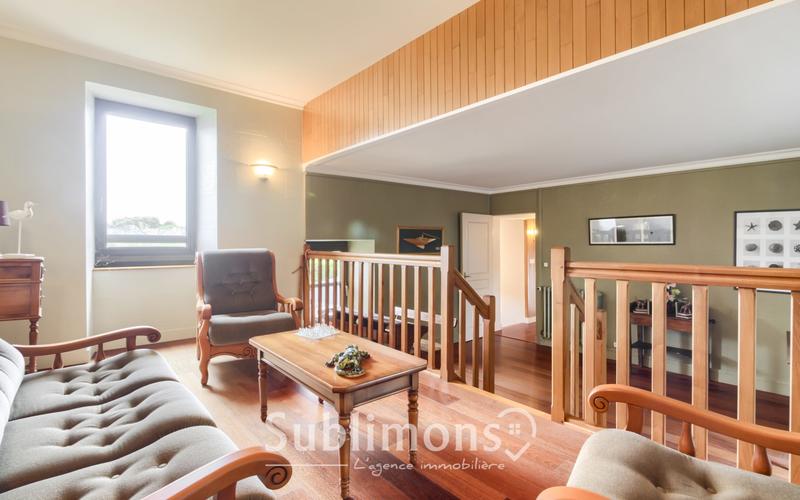 Maison traditionnelle - 230 m² - 7 pièces