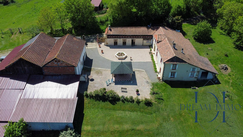 Maison - 280 m² - 8 pièces