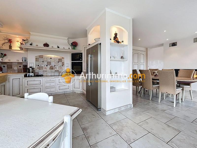 Maison - 233 m² - 6 pièces