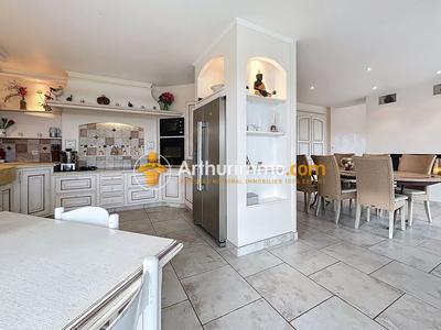 Maison - 233 m² - 6 pièces