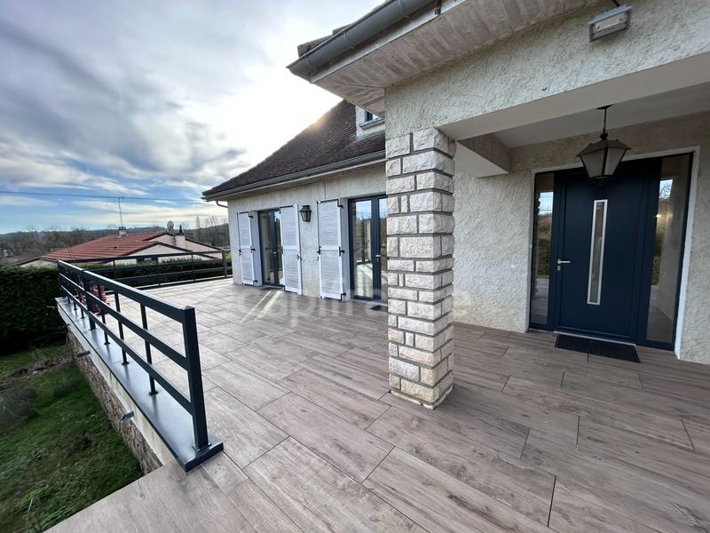 Maison - 212 m² - 5 pièces