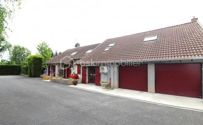 Propriété - 200 m² - 8 pièces