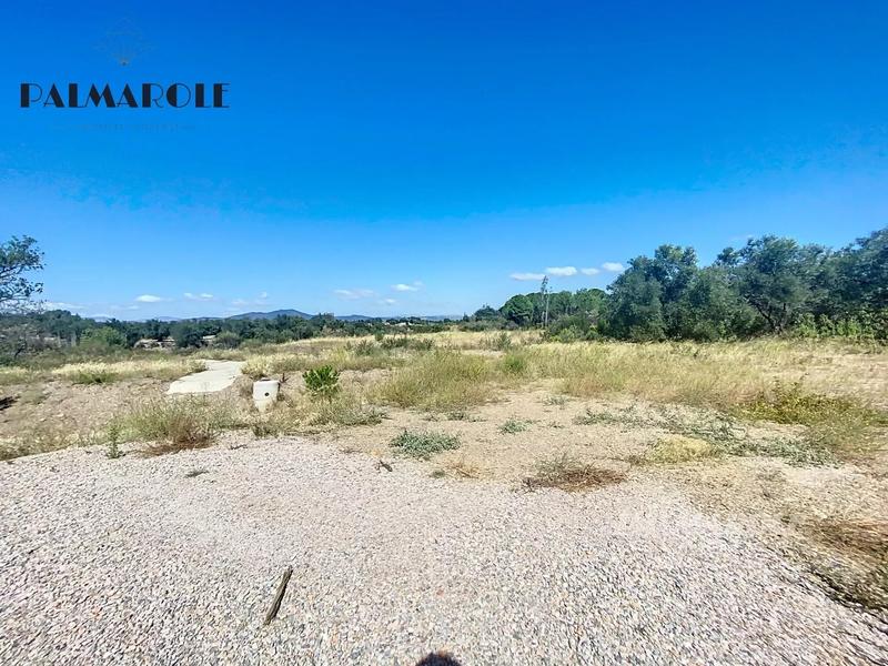 Terrain constructible - 1 383 m²