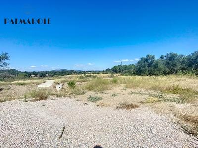 Terrain constructible - 1 383 m²