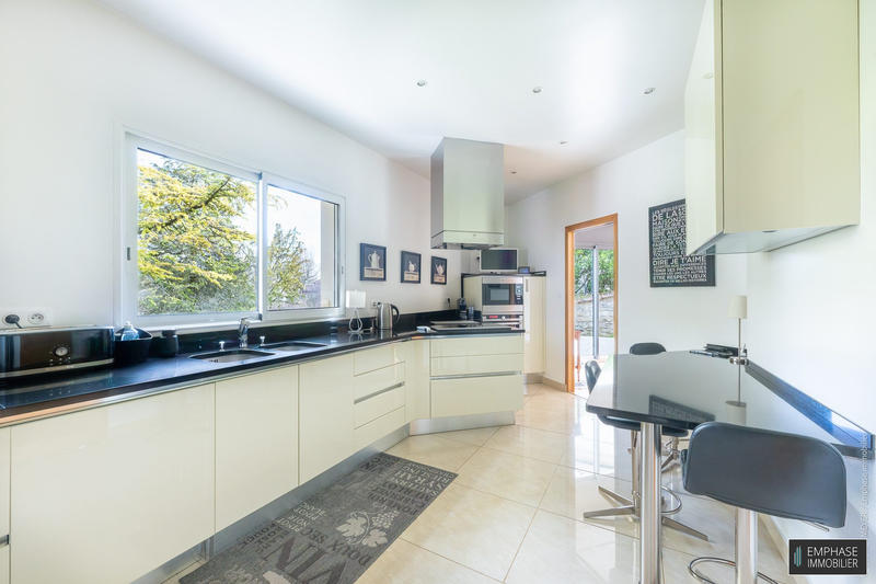 Maison contemporaine - 258 m² - 6 pièces