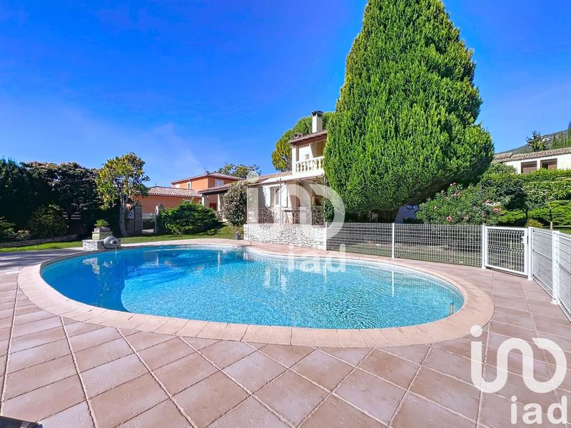 Maison - 182 m² - 7 pièces