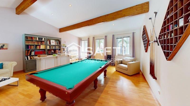 Maison - 254 m² - 5 pièces