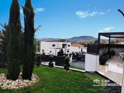 Maison - 247 m² - 7 pièces