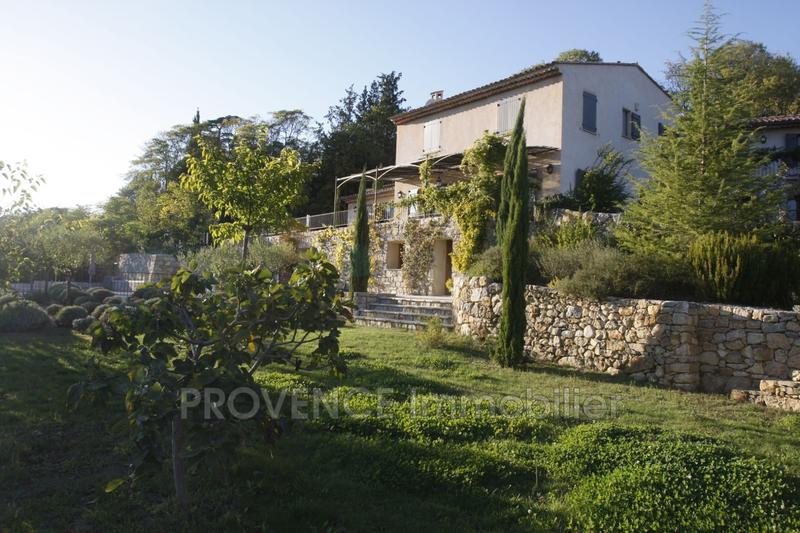 Villa - 246 m² - 9 pièces