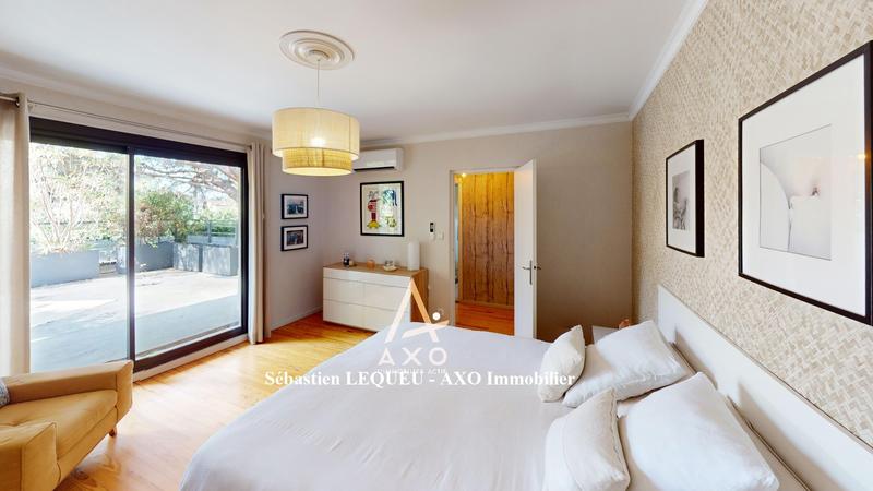 Maison contemporaine - 275 m² - 8 pièces