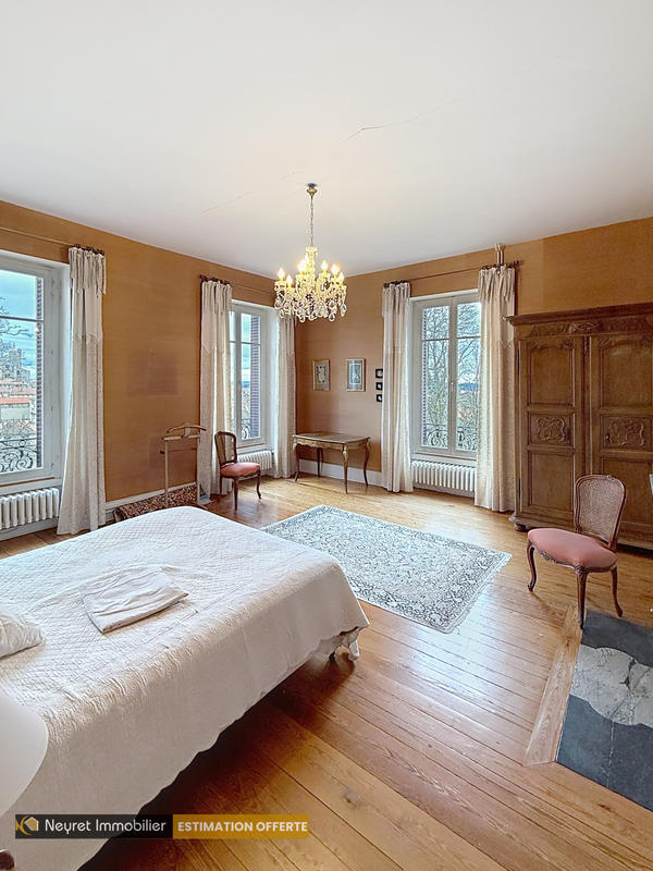 Propriété - 360 m² - 12 pièces