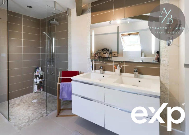 Maison - 240 m² - 7 pièces