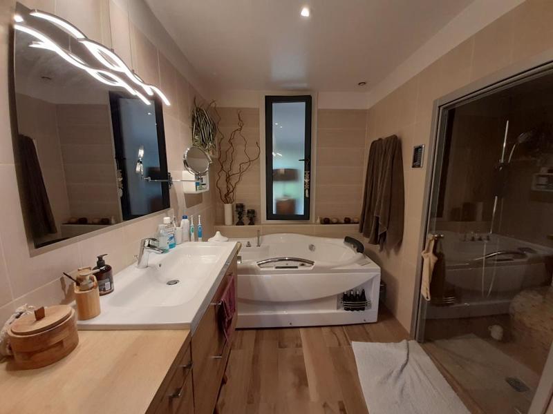 Maison - 95 930 m² - 4 pièces