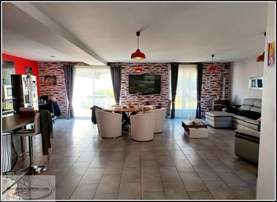 Maison - 210 m² - 4 pièces