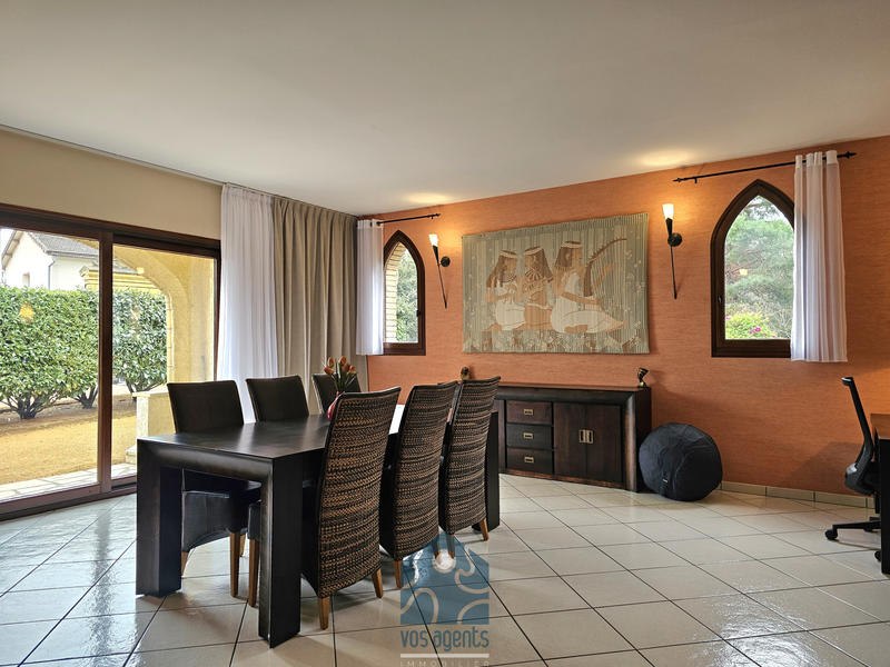 Maison - 218 m² - 7 pièces