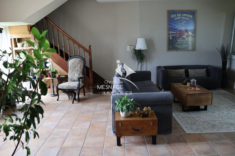 Demeure - 224 m² - 8 pièces