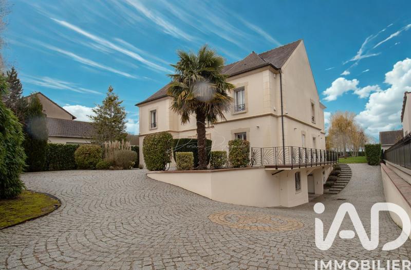 Maison - 338 m² - 10 pièces