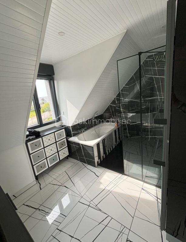 Maison traditionnelle - 168 m² - 6 pièces