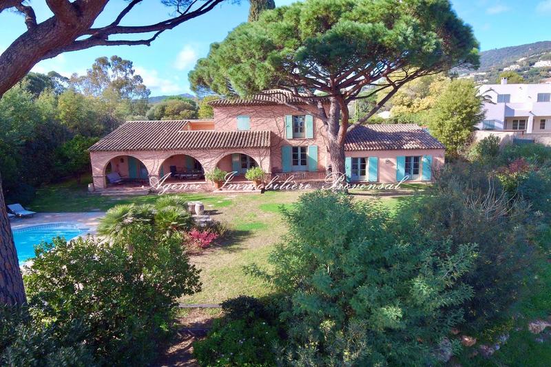 Villa - 300 m² - 8 pièces