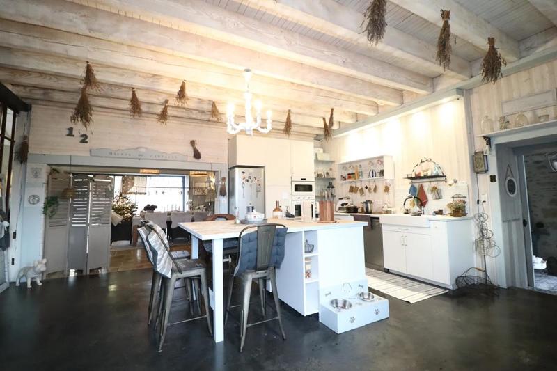 Maison en pierre - 350 m² - 8 pièces