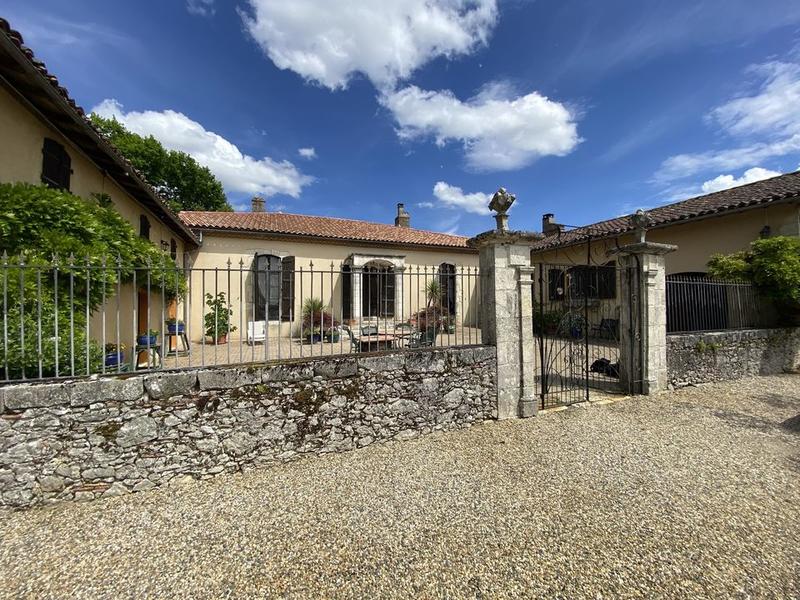 Maison en pierre - 383 m² - 14 pièces