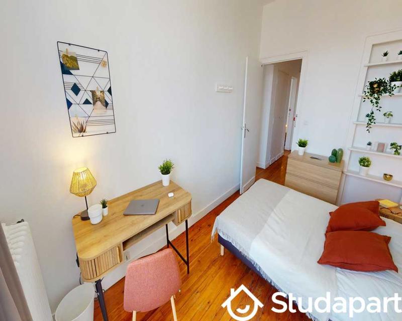 Chambre - 85 m² - 1 pièce