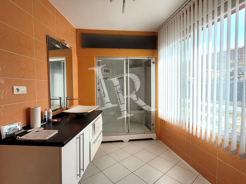 Appartement - 242 m² - 6 pièces